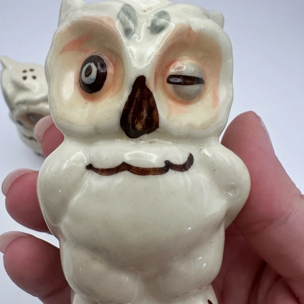 Vintage 1940 Shawnee Pottery Winking Owl Salt & Pepper Shakers Ceramic w Stopper - Picture 5 of 6